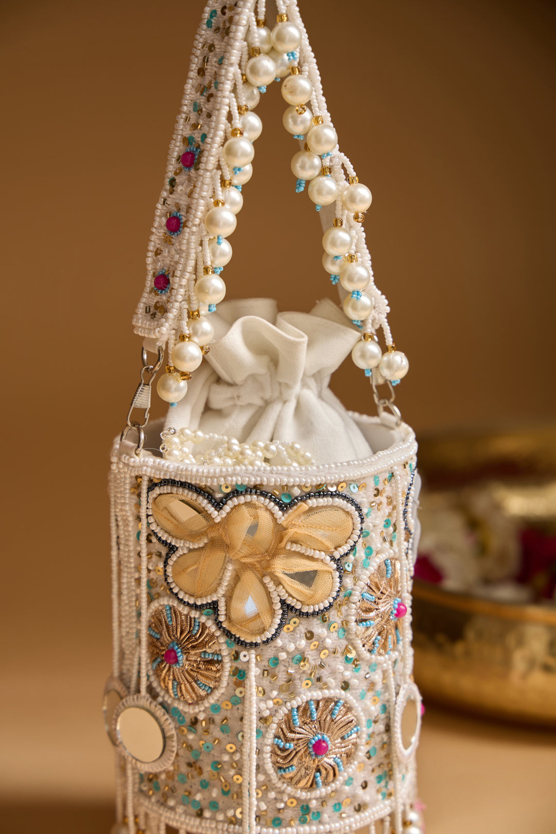 Noor Bucket Potli