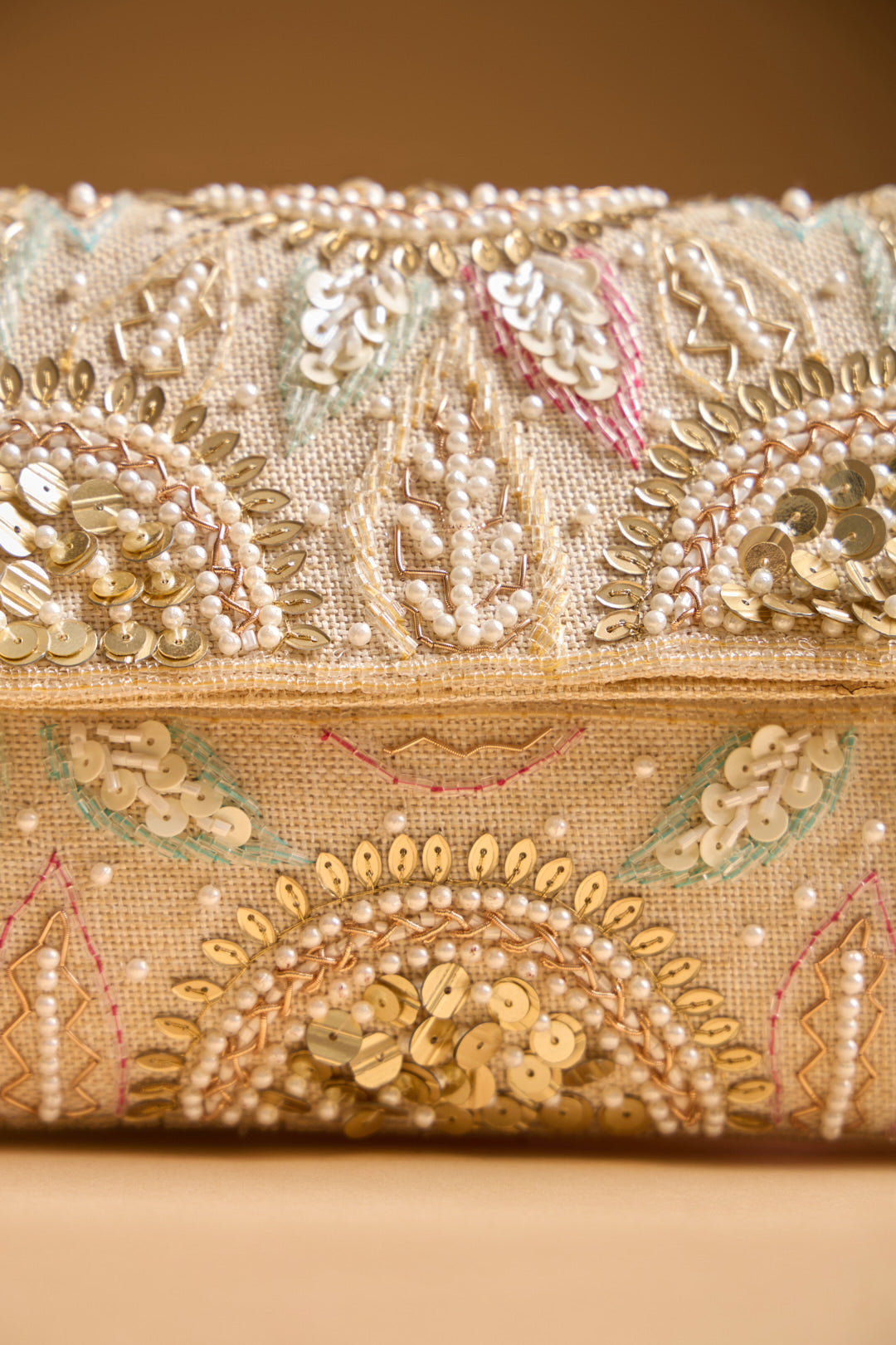 Aabroo Clutch
