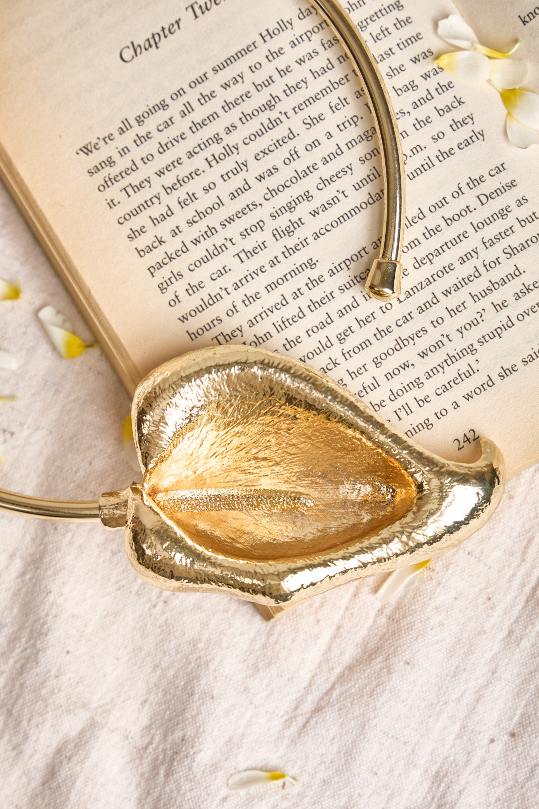 Statement Leaf Choker