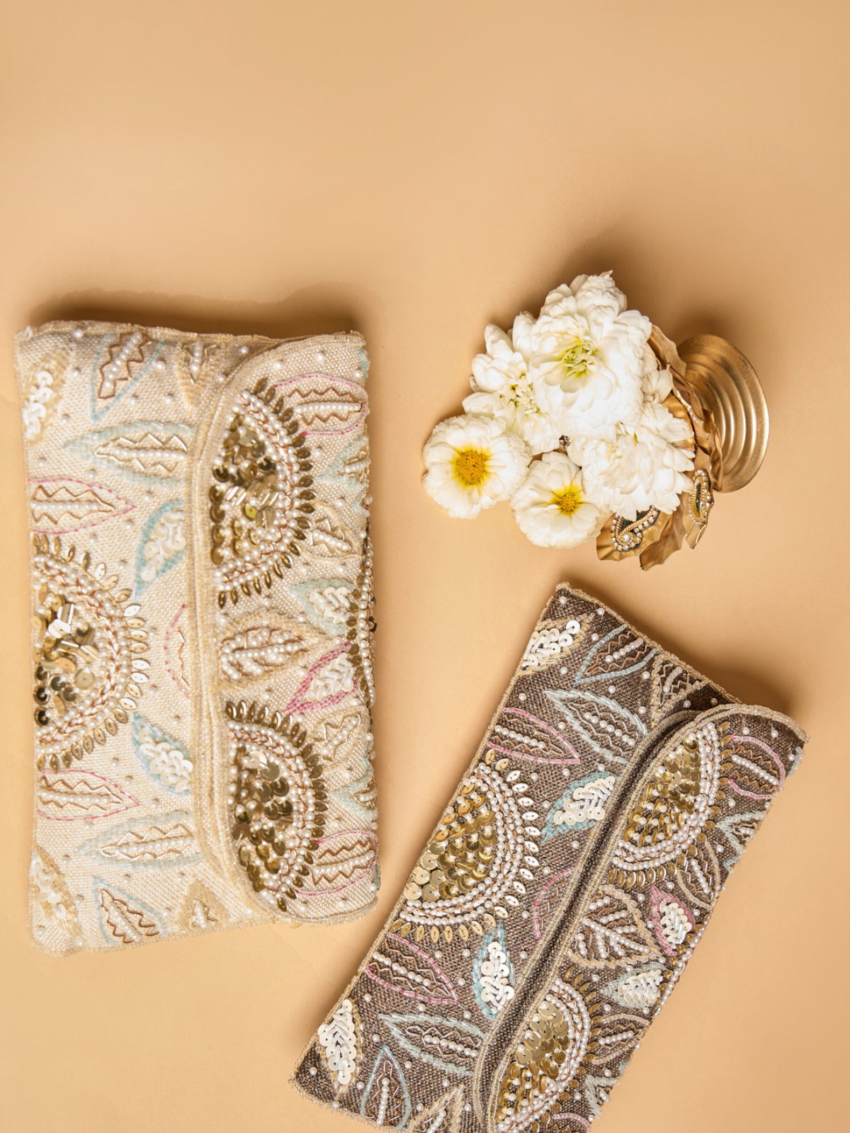 Aabroo Clutch